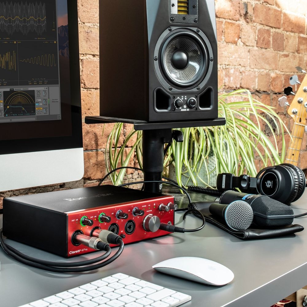 Interface de áudio USB Clarett+ 4Pre Focusrite 8 entradas e