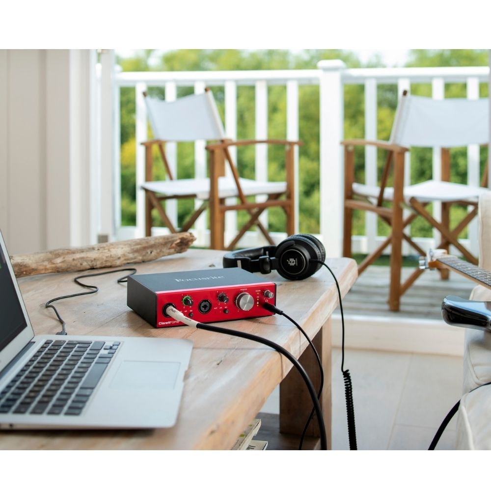 Interface de áudio USB Focusrite Clarett+ 2Pre 2 entradas e 4 saídas