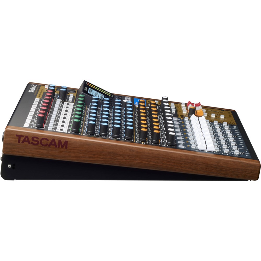 Mixer, superfície de controle e gravador digital TASCAM Model 12 USB com 12 entradas e 10 saídas - 4