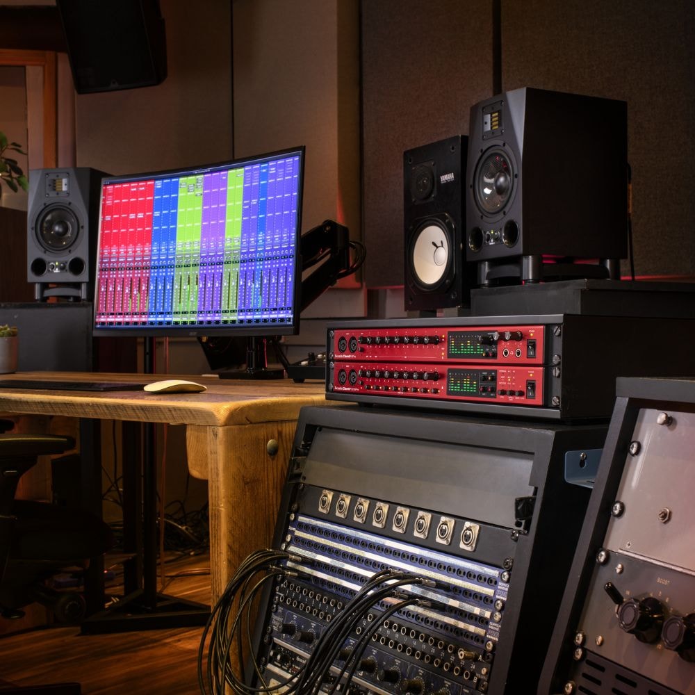 Pré-amplificador Focusrite Clarett+ Octo Pre com 8 canais de entrada