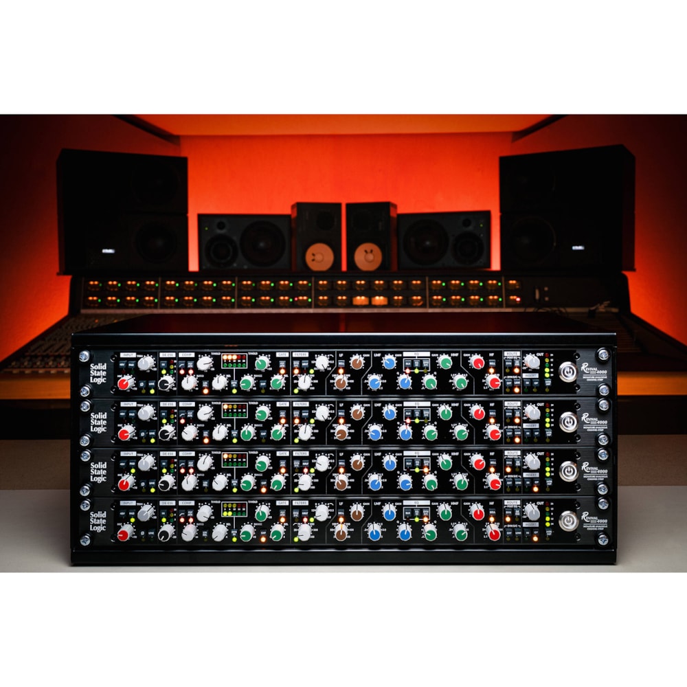 Revival 4000 Solid State Logic Channel strip analógico - 4